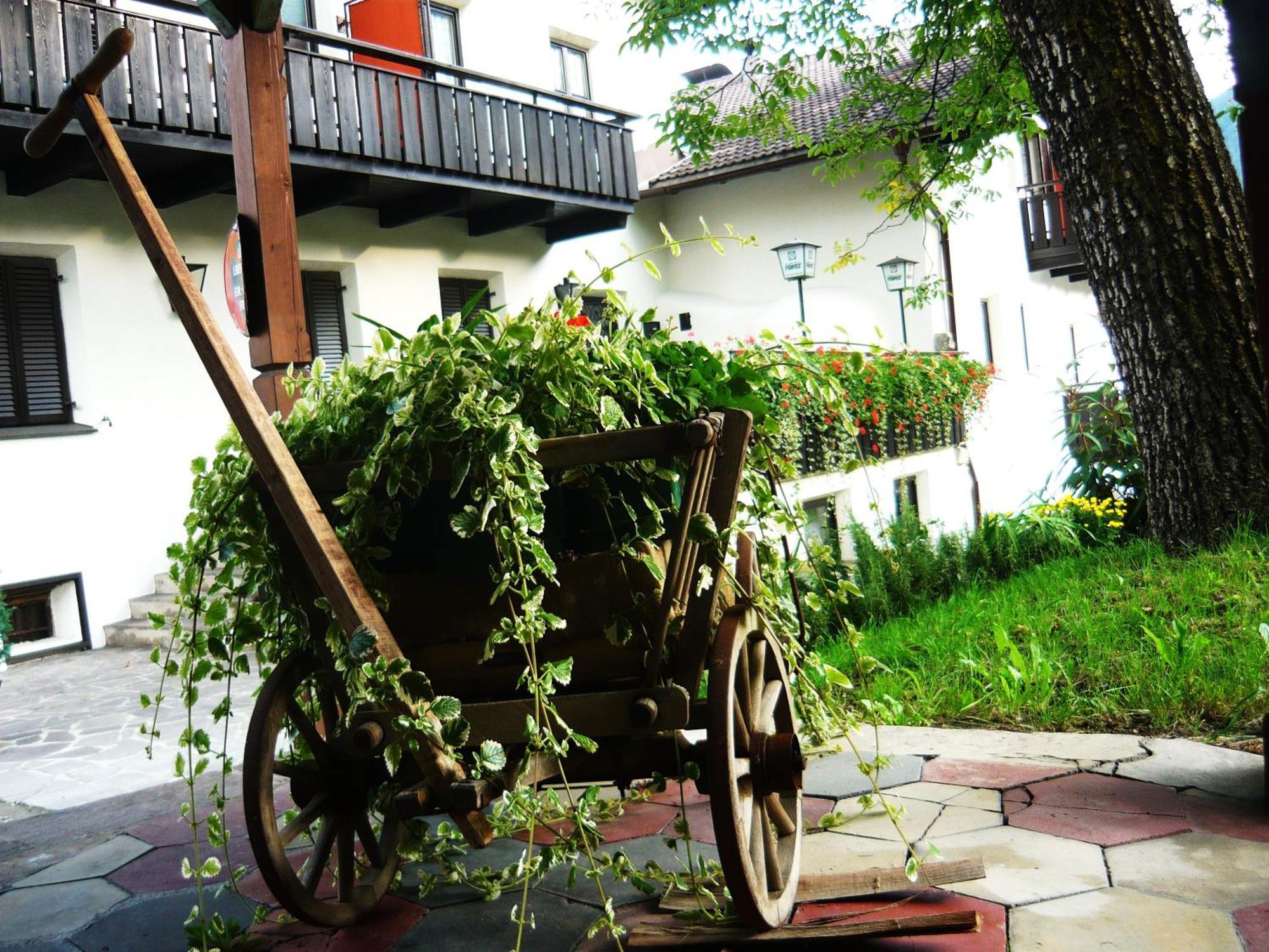 Gasthof Goldenes Lamm Vahrn Buitenkant foto