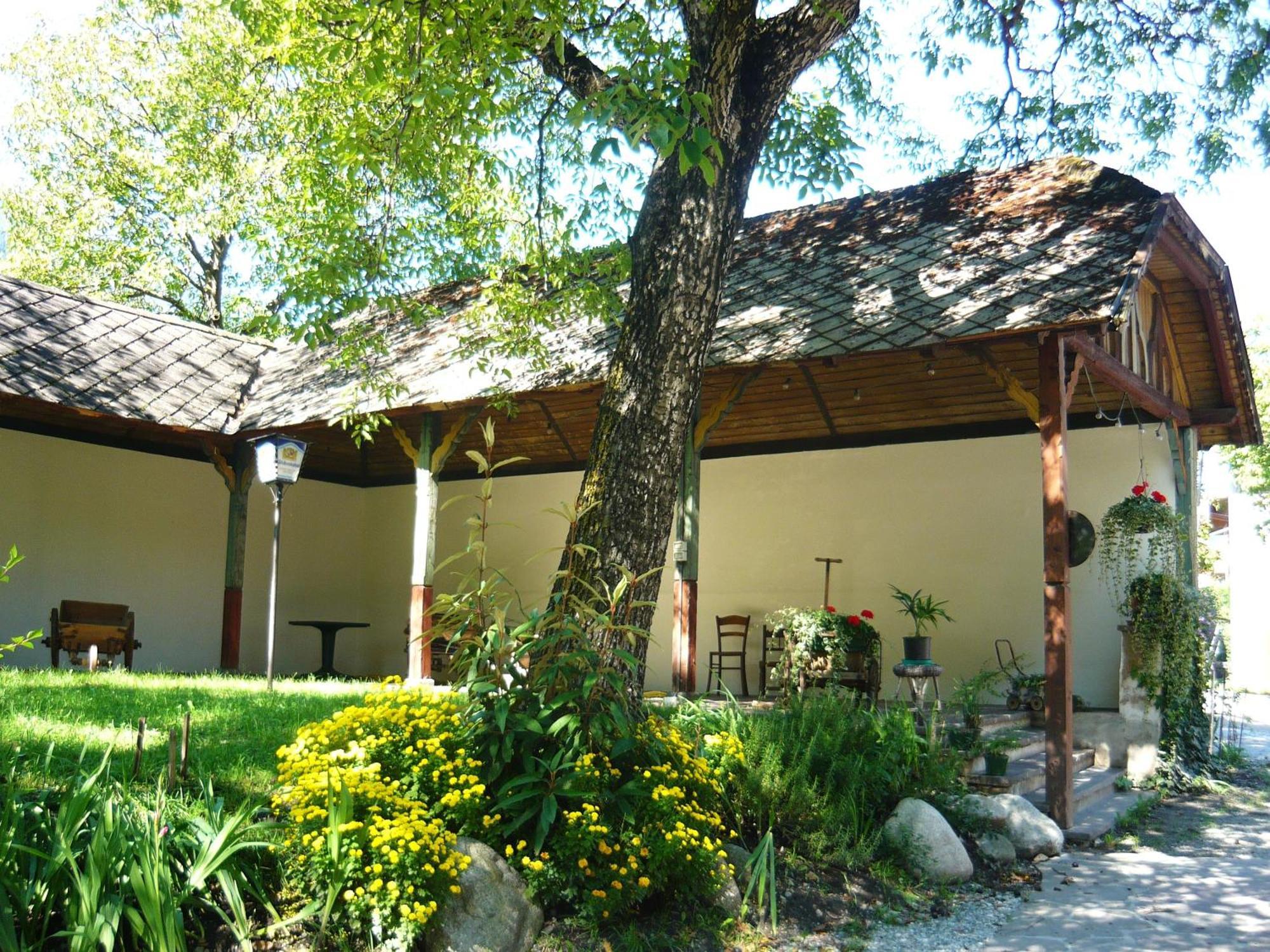 Gasthof Goldenes Lamm Vahrn Buitenkant foto